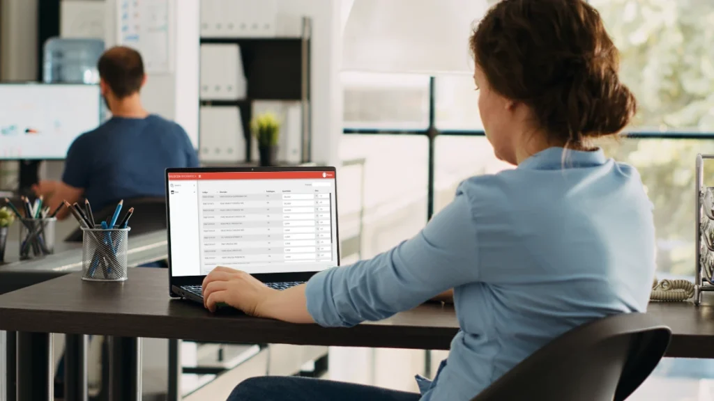 gestão comercial com sistema Solidcon mostrando sugestão de compras integrada entre supermercado e fornecedor