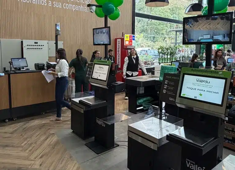 supermercado utilizando o beneficio do ERP para supermercado da Solidcon